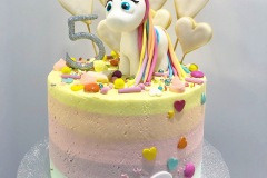 scultura unicorno e arcobaleno